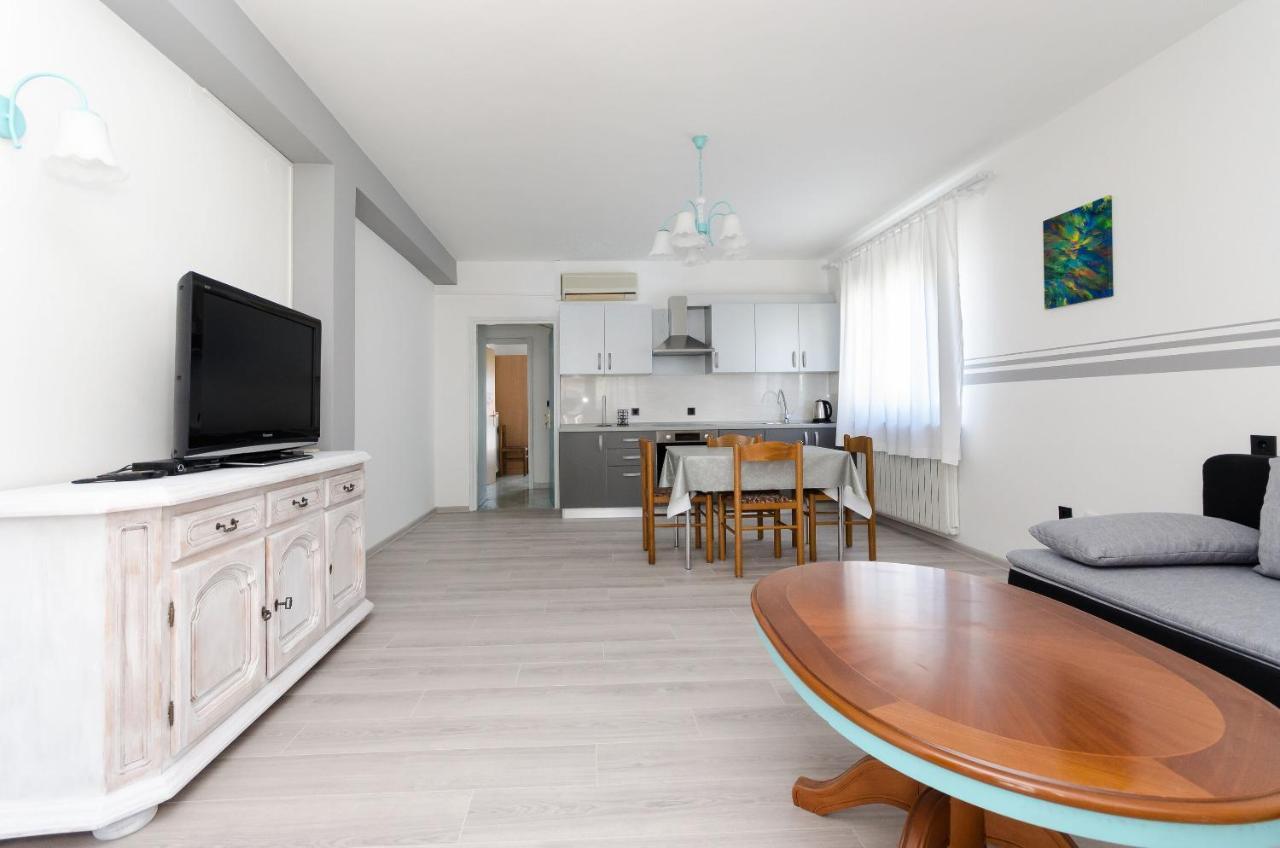 Apartments Slavica R Banjol Eksteriør billede