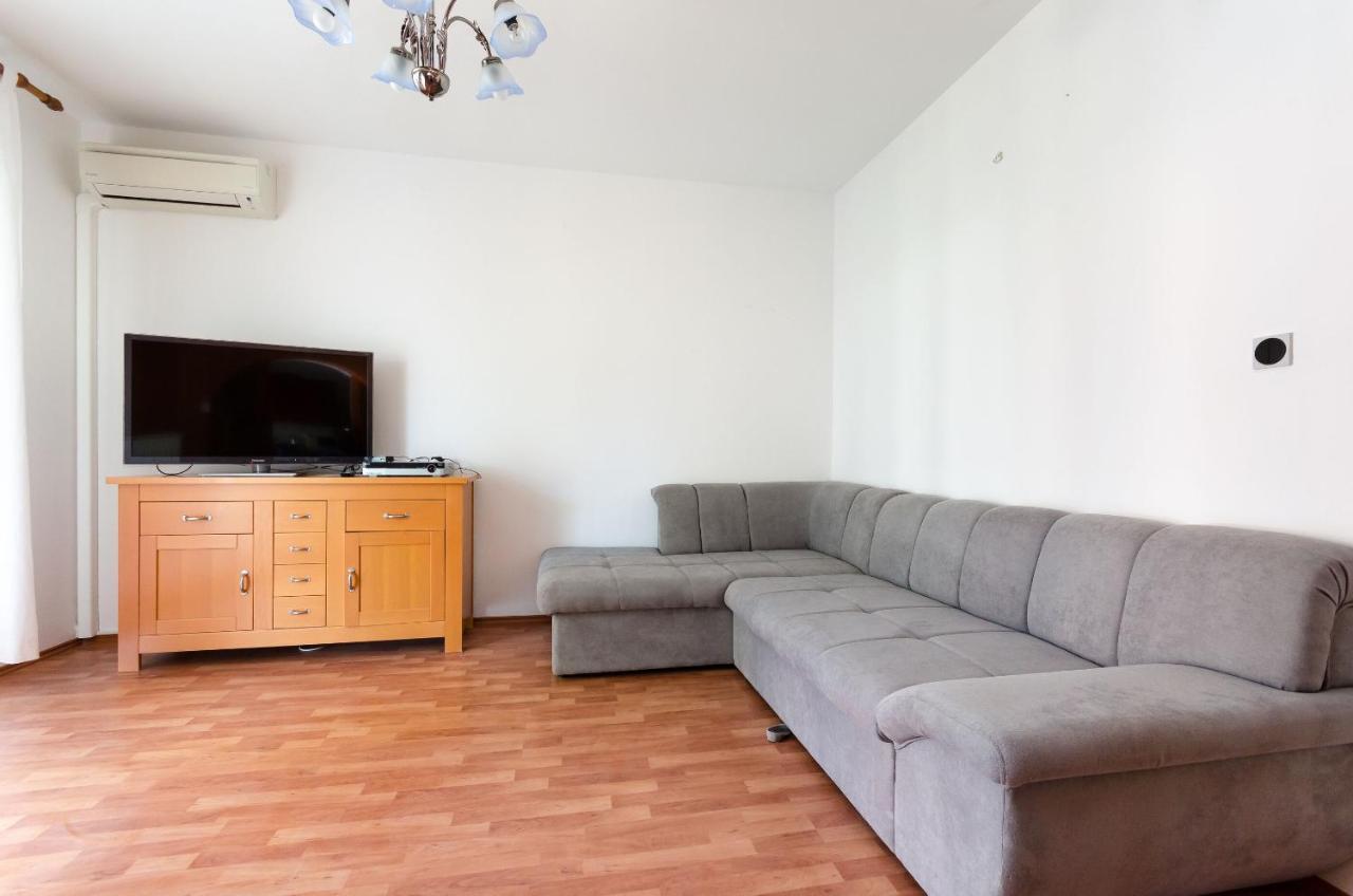 Apartments Slavica R Banjol Eksteriør billede