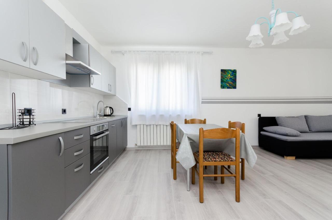 Apartments Slavica R Banjol Eksteriør billede