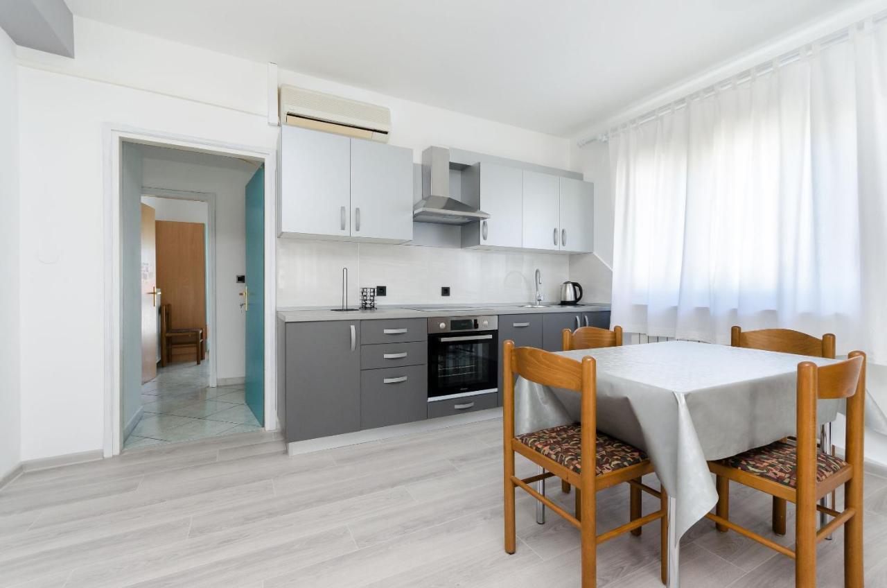Apartments Slavica R Banjol Eksteriør billede