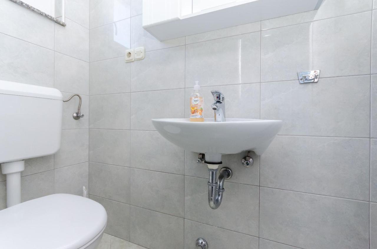 Apartments Slavica R Banjol Eksteriør billede